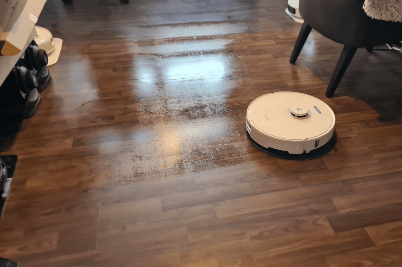 Vacuuming and mopping with the Roborock S8 Pro Ultra